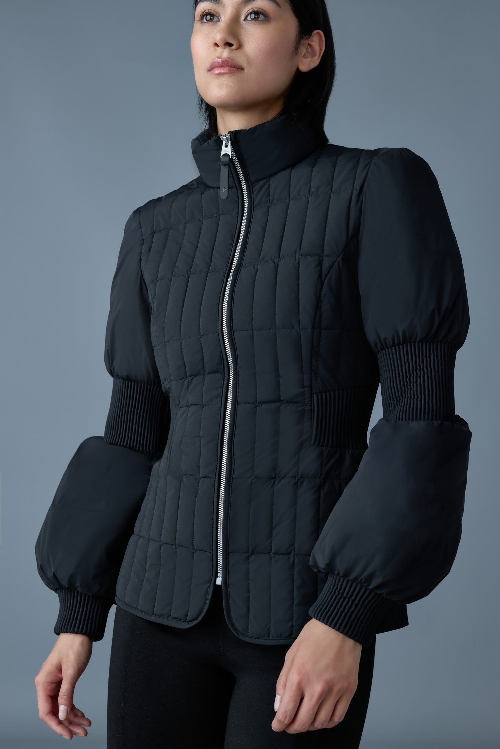 素敵【Mackage】FELICIA 縦型キルティング 軽量ダンジャケット Felicia, light down vertical quilted jacket smocked at waist