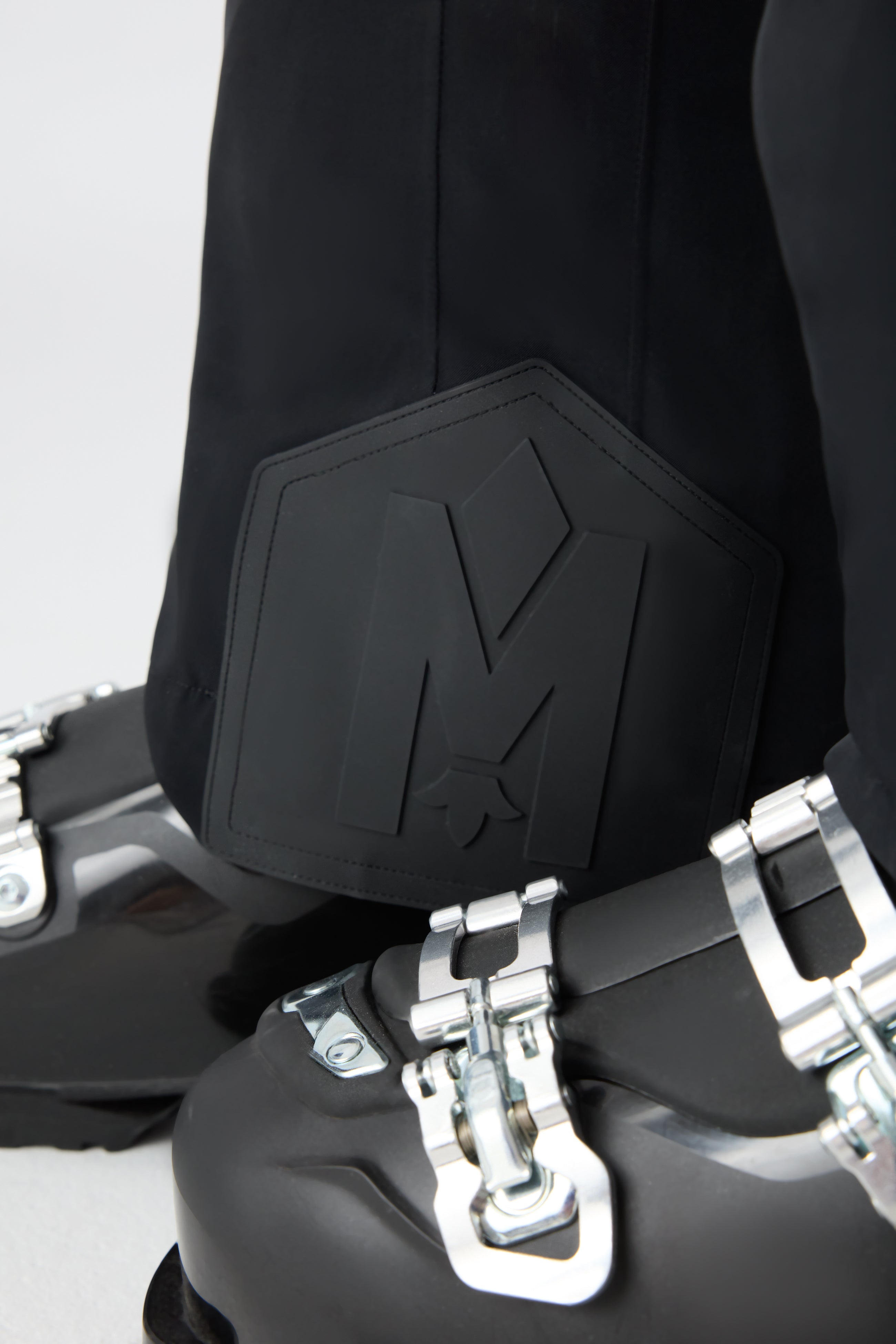 NYOMI-R Ski pant with removable suspenders for Women | Mackage US