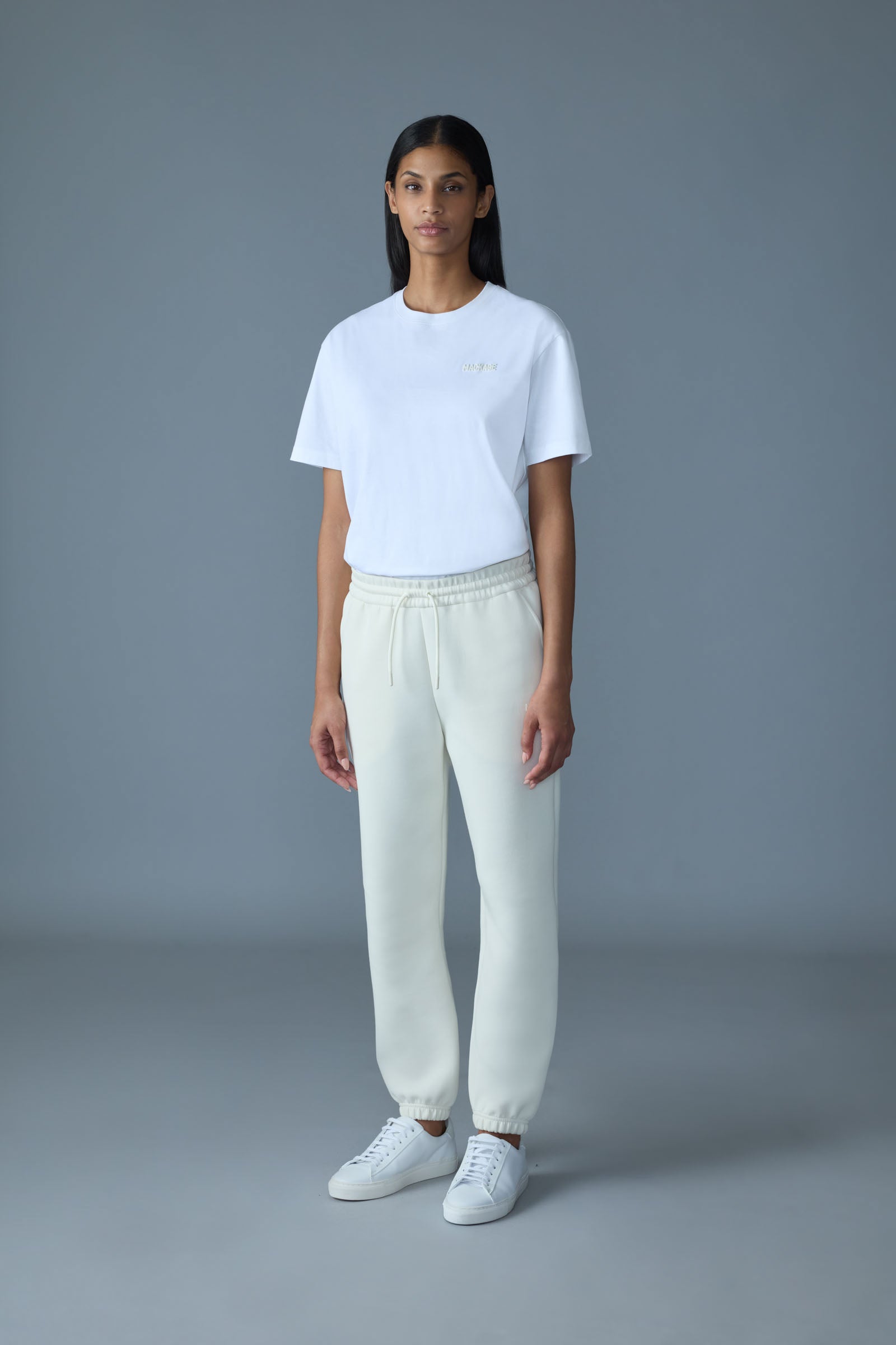 MACKAGE ホワイト Tシャツ XS シリコンロゴ Tee-W - T-Shirt With Mackage Silicone Logo | Mackage® CA