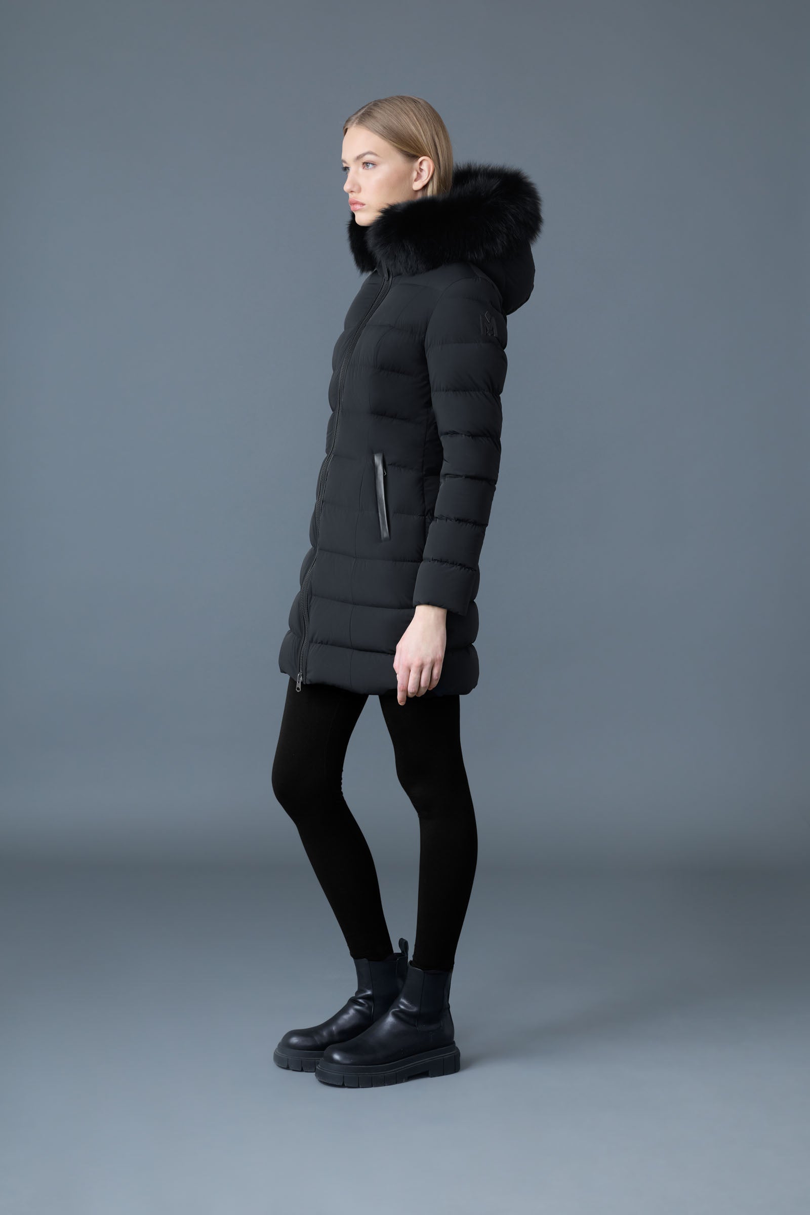 Mackage Calla-bxダウン ネイビー XS Calla, Agile-360 stretch light down coat with blue fox fur