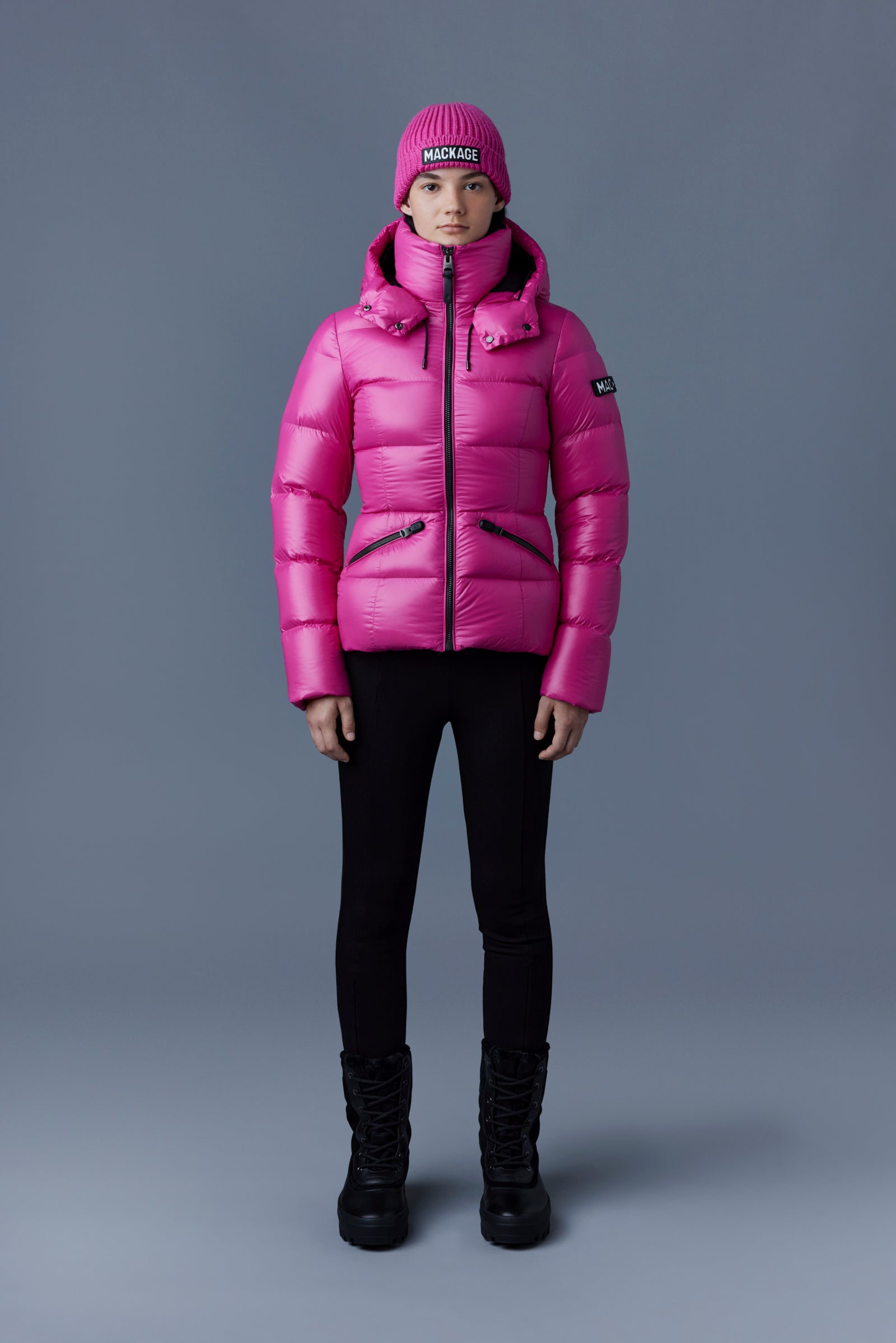 Mロゴ入り【Mackage】MADALYN-FLP ミディアムダウンジャケット Madalyn, Lustrous light down jacket with hood for ladies